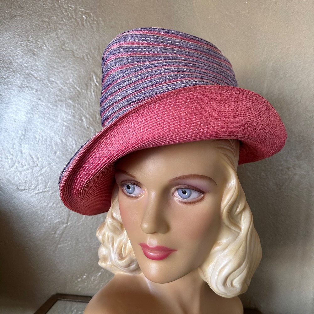SENSATIONAL 1960s' CHRISTIAN DIOR LILAC/PINK STRAW SWAGGER HAT